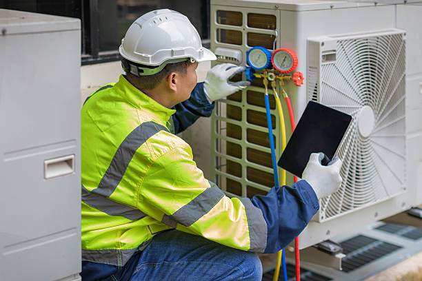 Professional Hvac Installation technician working in Apollo Beach, FL